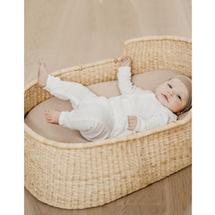 Konssy soft-muslin cotton bassinet sheet offers gentle coziness for daytime sleep.