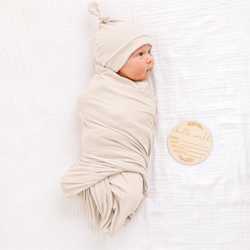 Konssy swaddle set flat lay showing generous 30x30 inch size for versatile swaddling.
