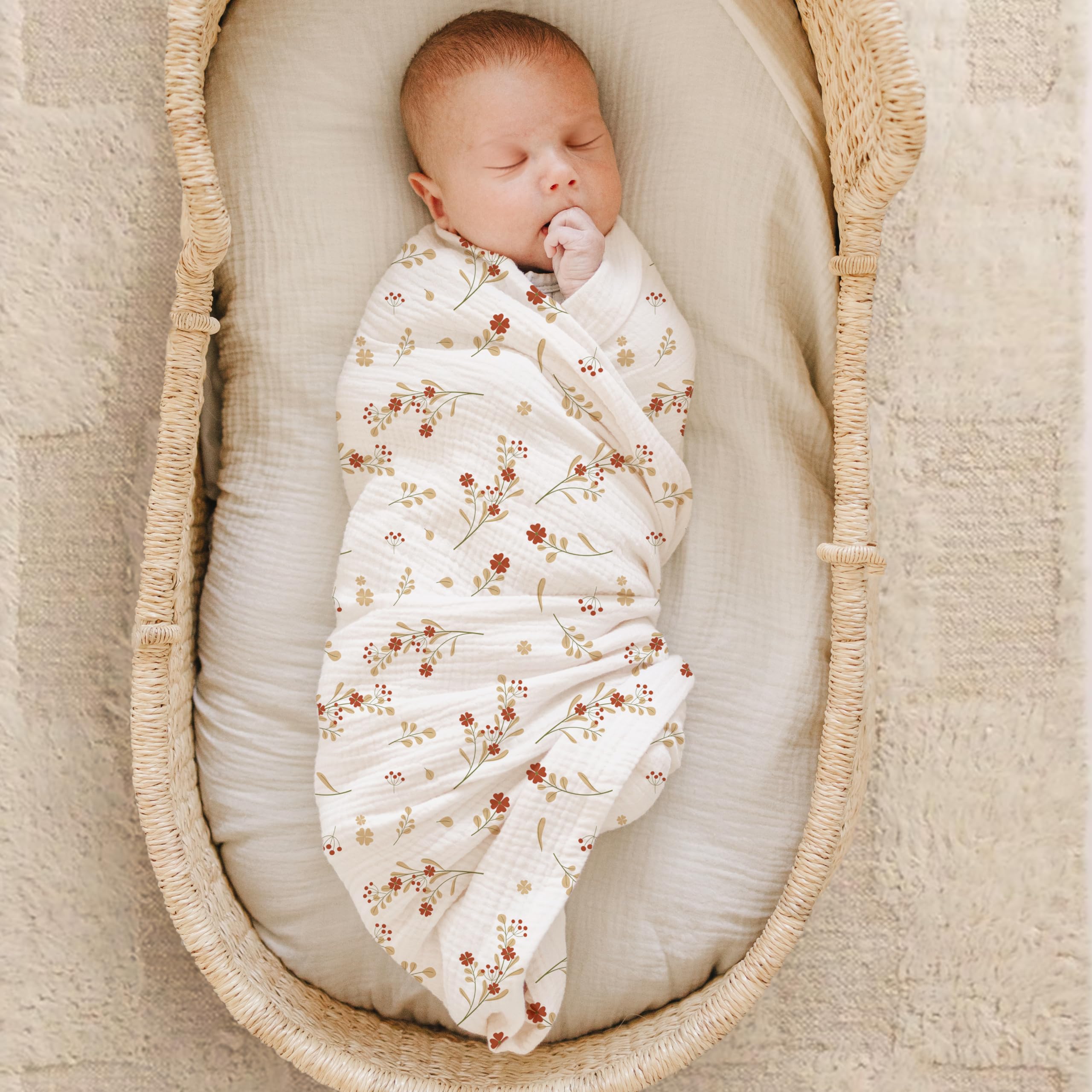 Konssy two-pack blanket set: neutral and patterned options suit boys and girls.