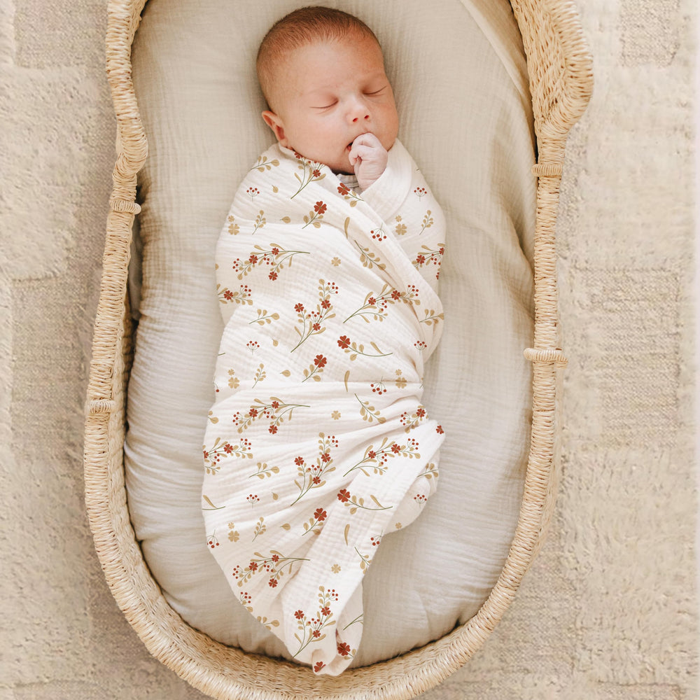 Konssy two-pack blanket set: neutral and patterned options suit boys and girls.