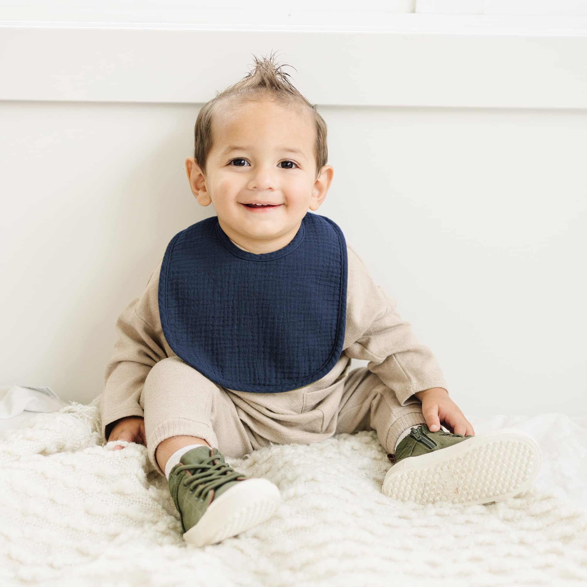 Konssy unisex six-pack designs add versatility to baby outfits.
