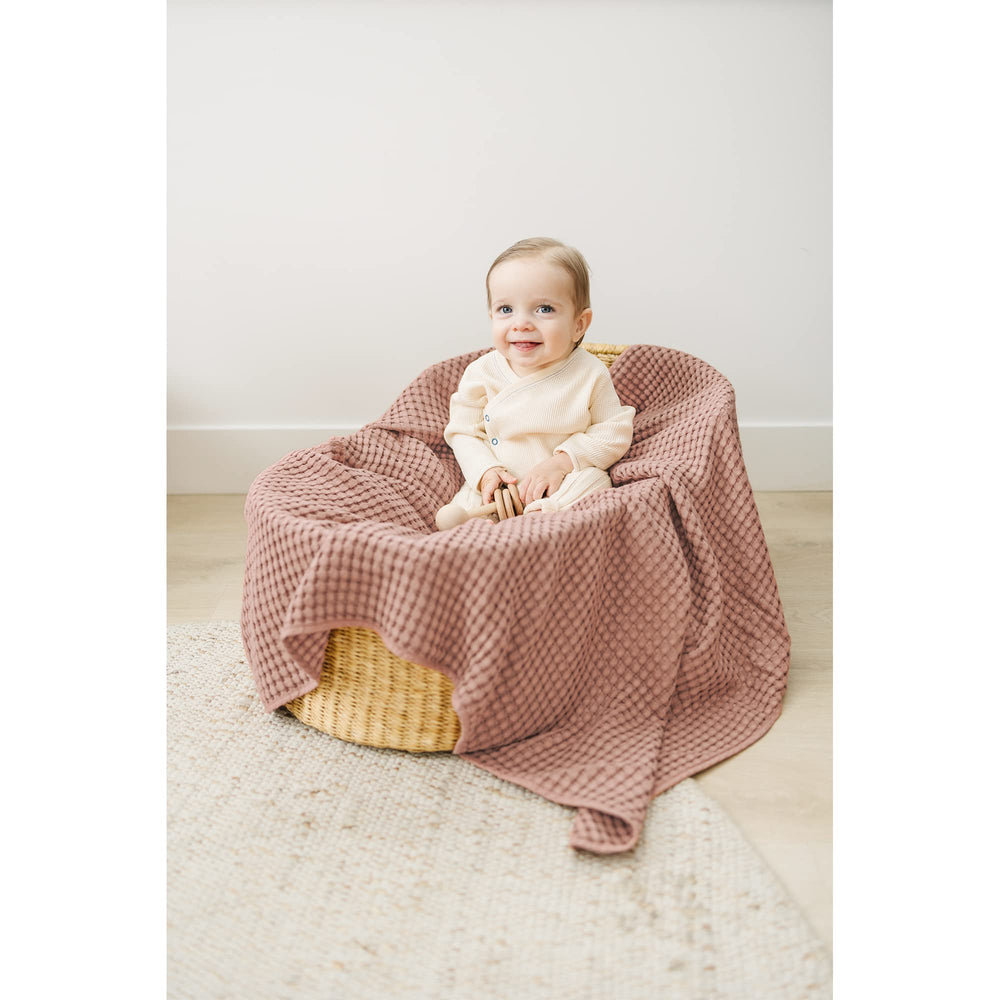 Konssy waffle fabric breathes while keeping baby cozy during stroller walks.