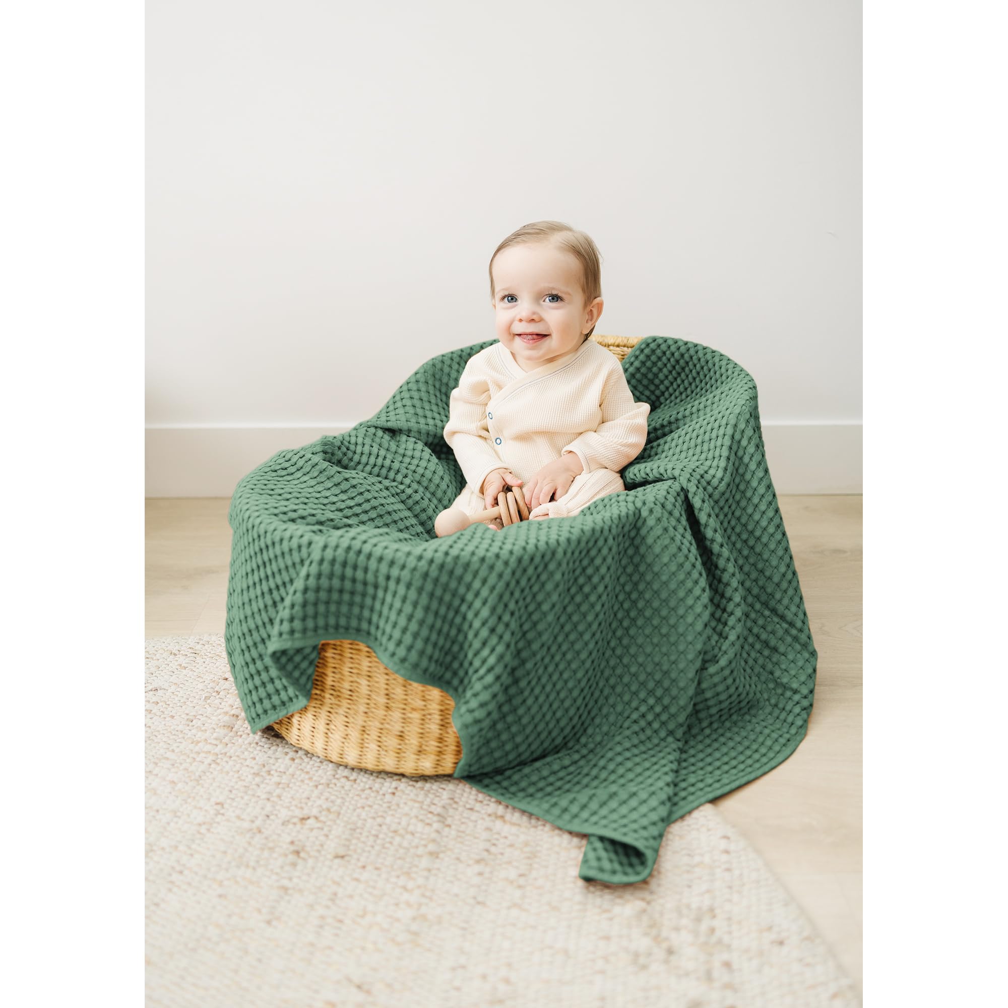 Konssy waffle baby blanket gift, unisex design for baby showers.