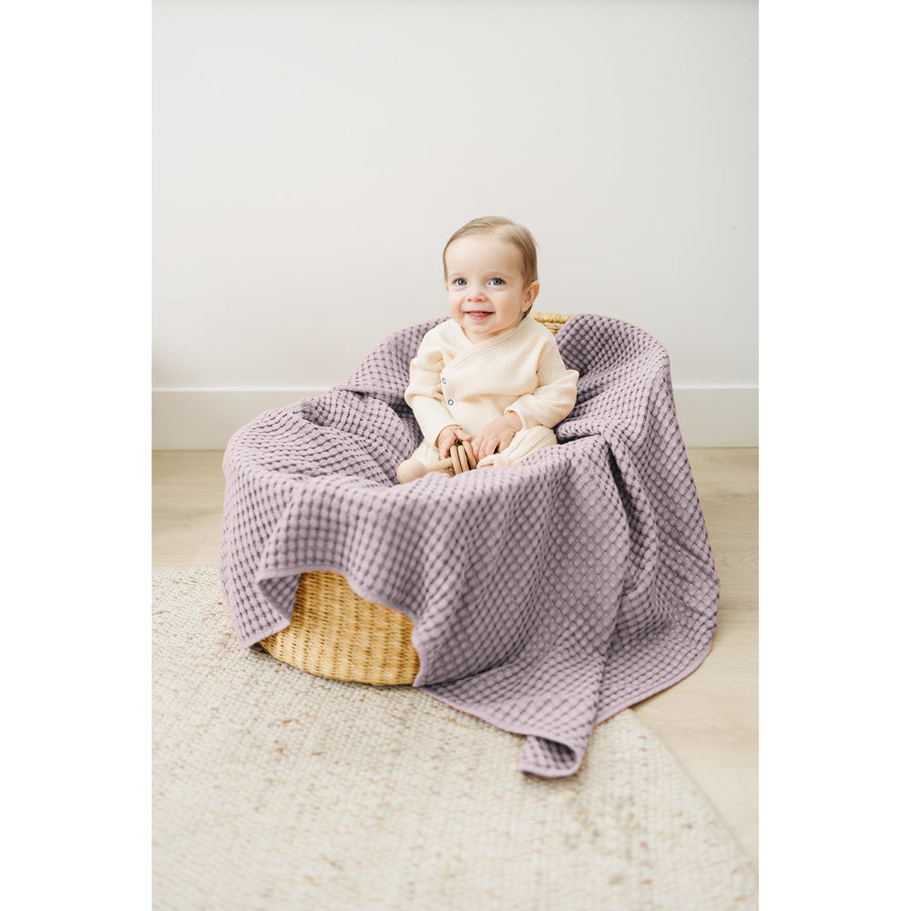 Konssy Waffle Baby Blanket purple - ideal for swaddling and cozy snuggles
