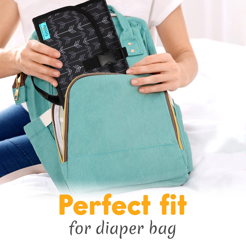 Kopi Baby dual-pocket design adds storage for baby essentials on the go.