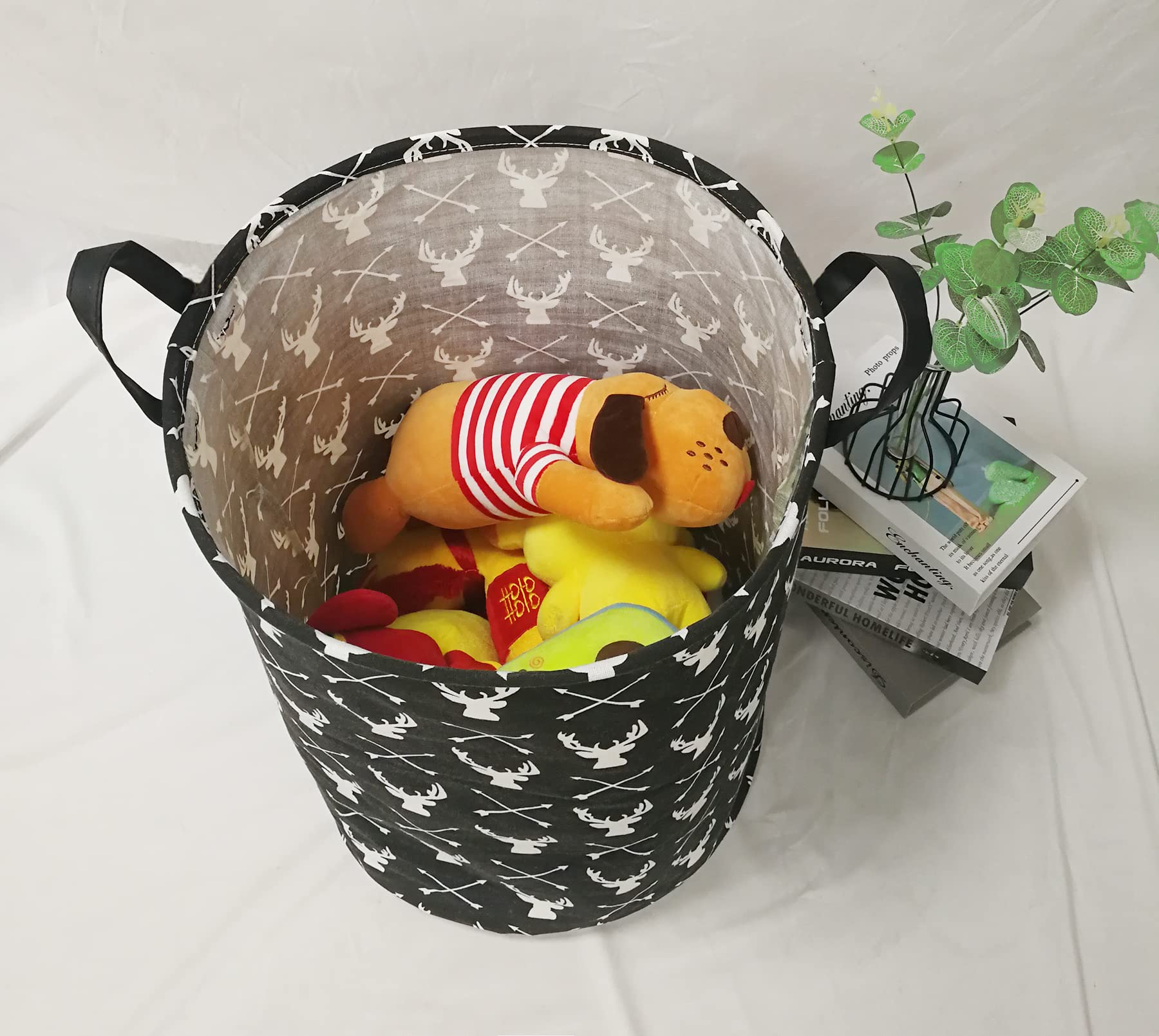 KUNRO waterproof lining protects contents and reduces odor buildup.