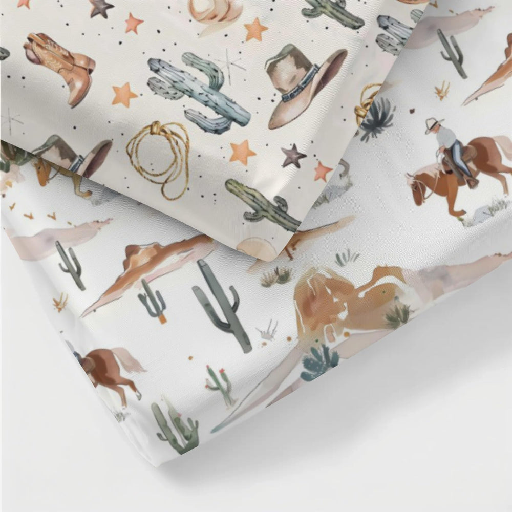 KuphiL10C elastic secure-fit crib sheet stays in place throughout the night.