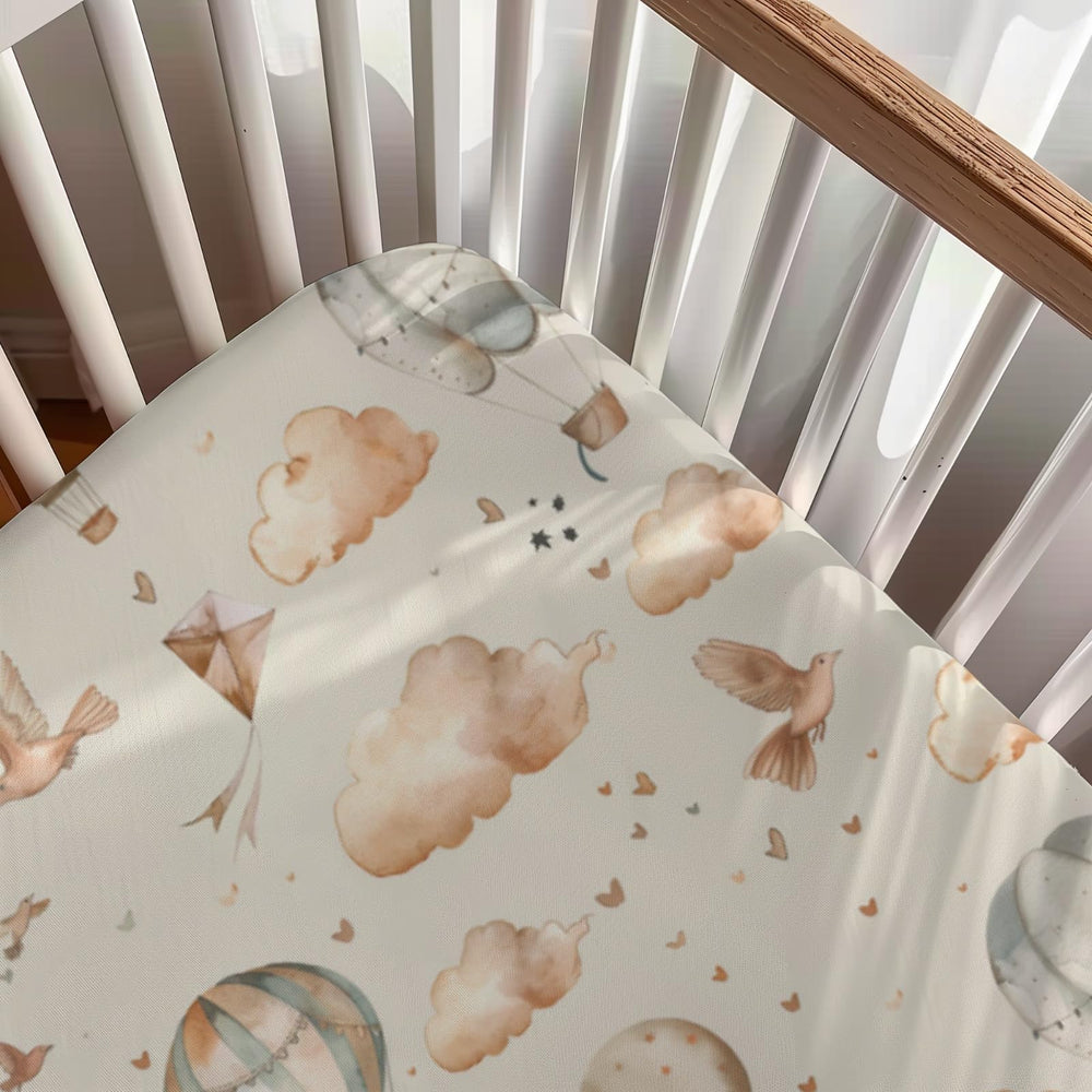 KuphiL10C elastic secure-fit edge close-up shows snug, slip-free hold on a standard crib mattress.