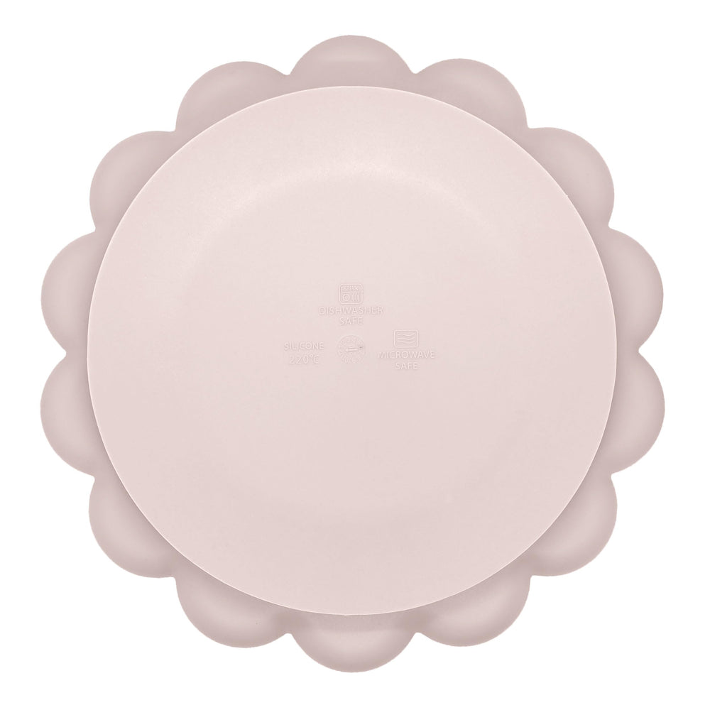 Kushies SiliLion suction-bottom plate helps little ones eat independently at home or on the go.