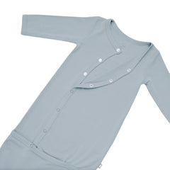 Unisex design of KYTE BABY Bundlers fits newborns in fog color.