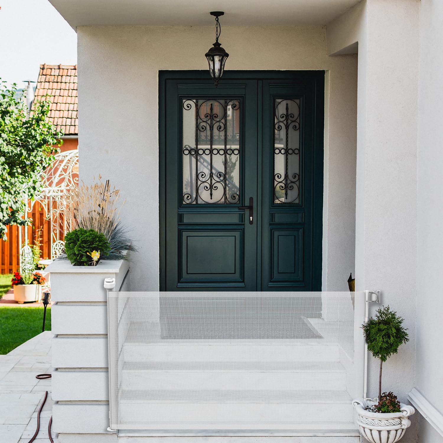 KYXAIN pet gate suitable for 10 to 40 lbs keeps small animals safe