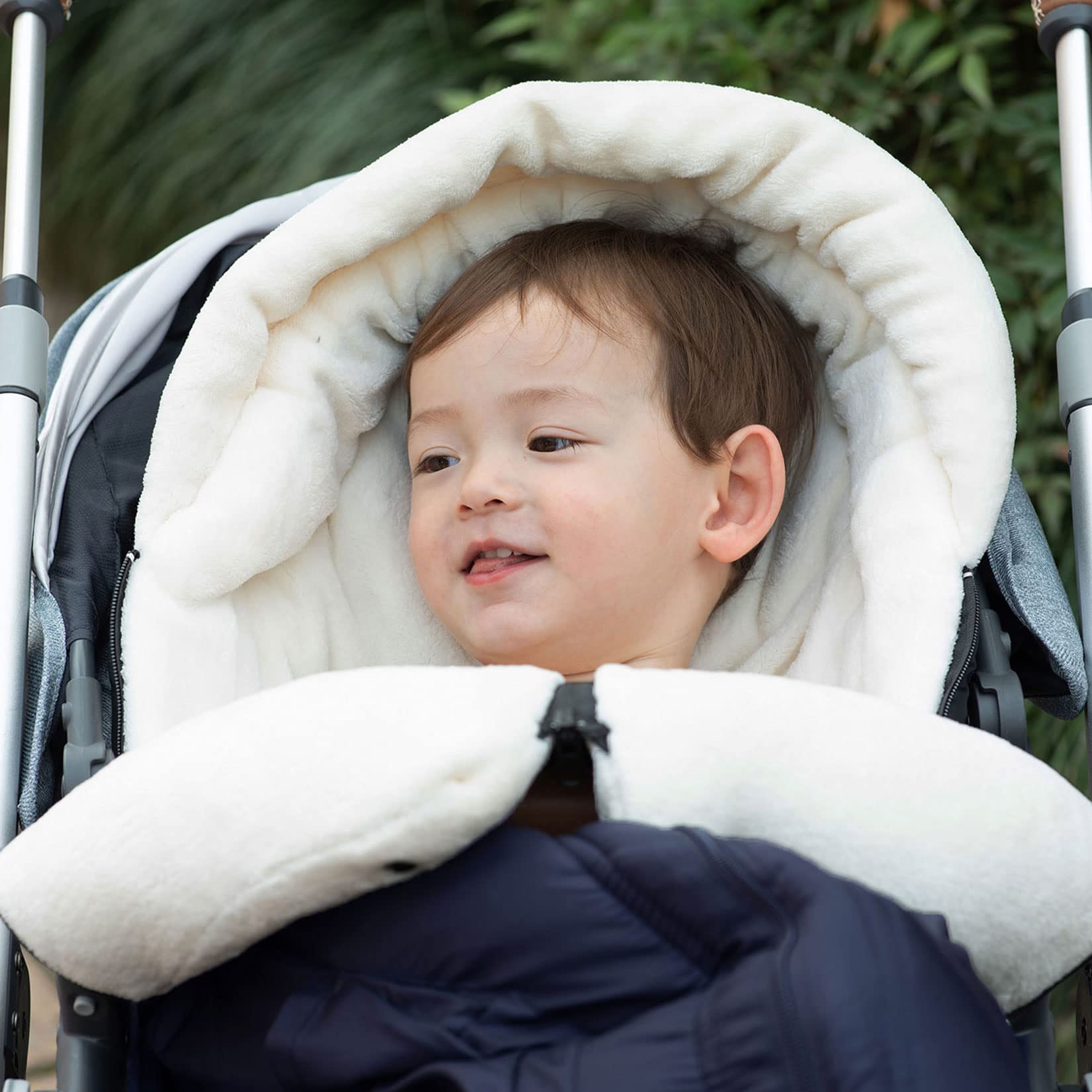KZ Dotnz footmuff is machine washable at 30°C for easy care.
