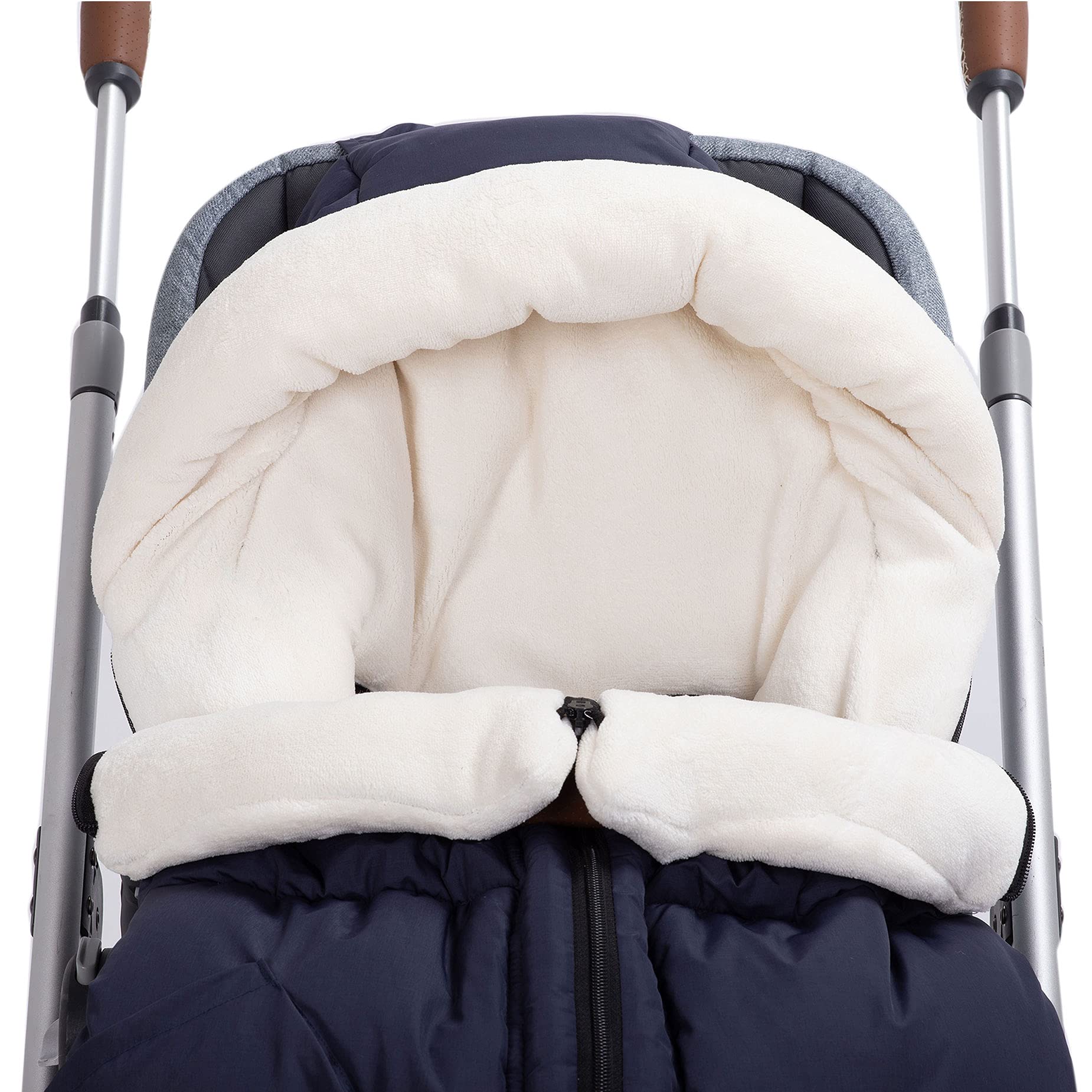 KZ Dotnz footmuff shows two-way zipper for easy baby access.