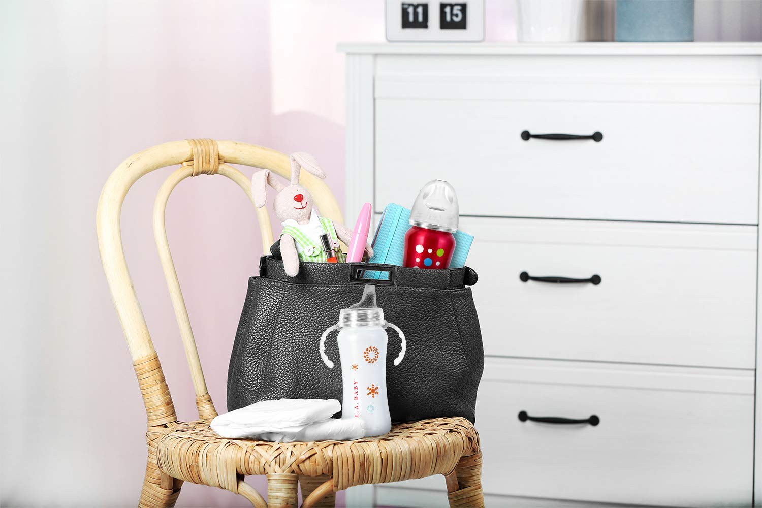 L.A. Baby 100% recyclable stainless steel bottle supports eco-friendly habits.