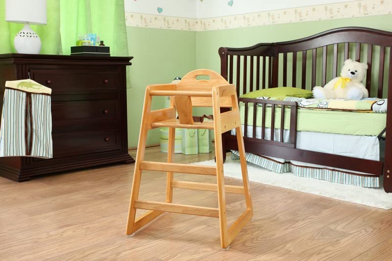 L.A. Baby easy-clean surface simplifies post-meal cleanup.