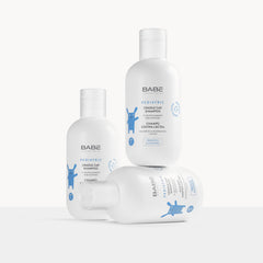 Close-up of Laboratorios Babe cradle cap shampoo showing foaming lather for easy application.