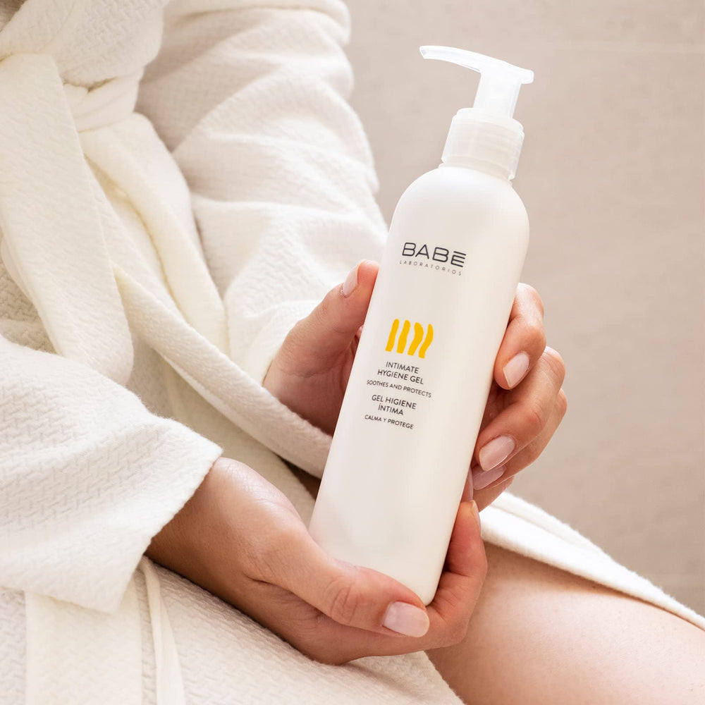 Laboratorios Babe intimate hygiene gel bottle in a routine care setting for freshness and ease.