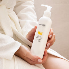 Laboratorios Babe intimate hygiene gel bottle in a routine care setting for freshness and ease.