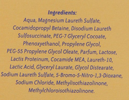 Lactacyd Femina Daily Protective Wash close-up label highlights skin-friendly cleansing.