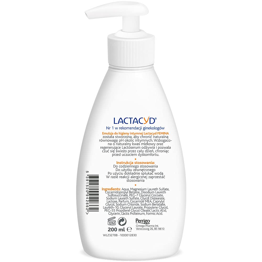 Lactacyd Femina Emulsion foam application demonstrates gentle cleansing during use