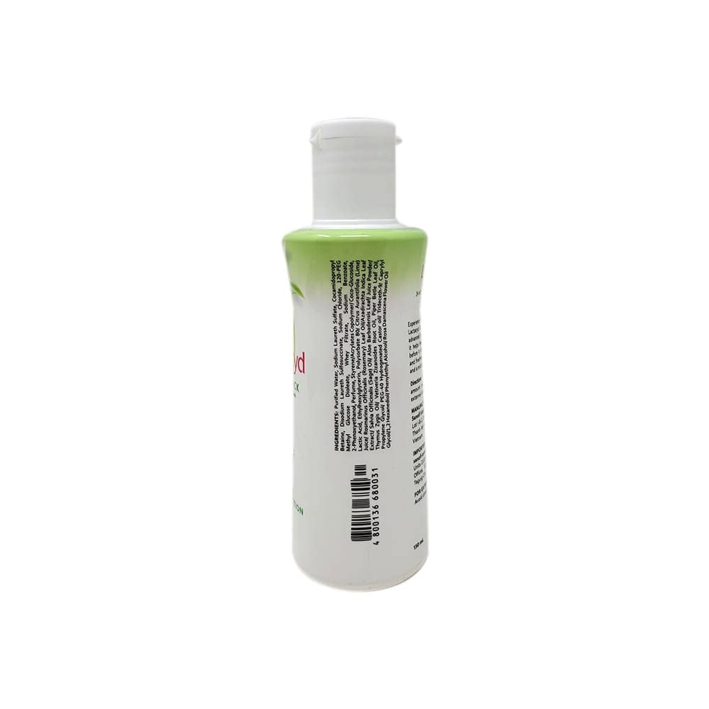 Lactacyd Fresh applying on intimate skin for daily care.
