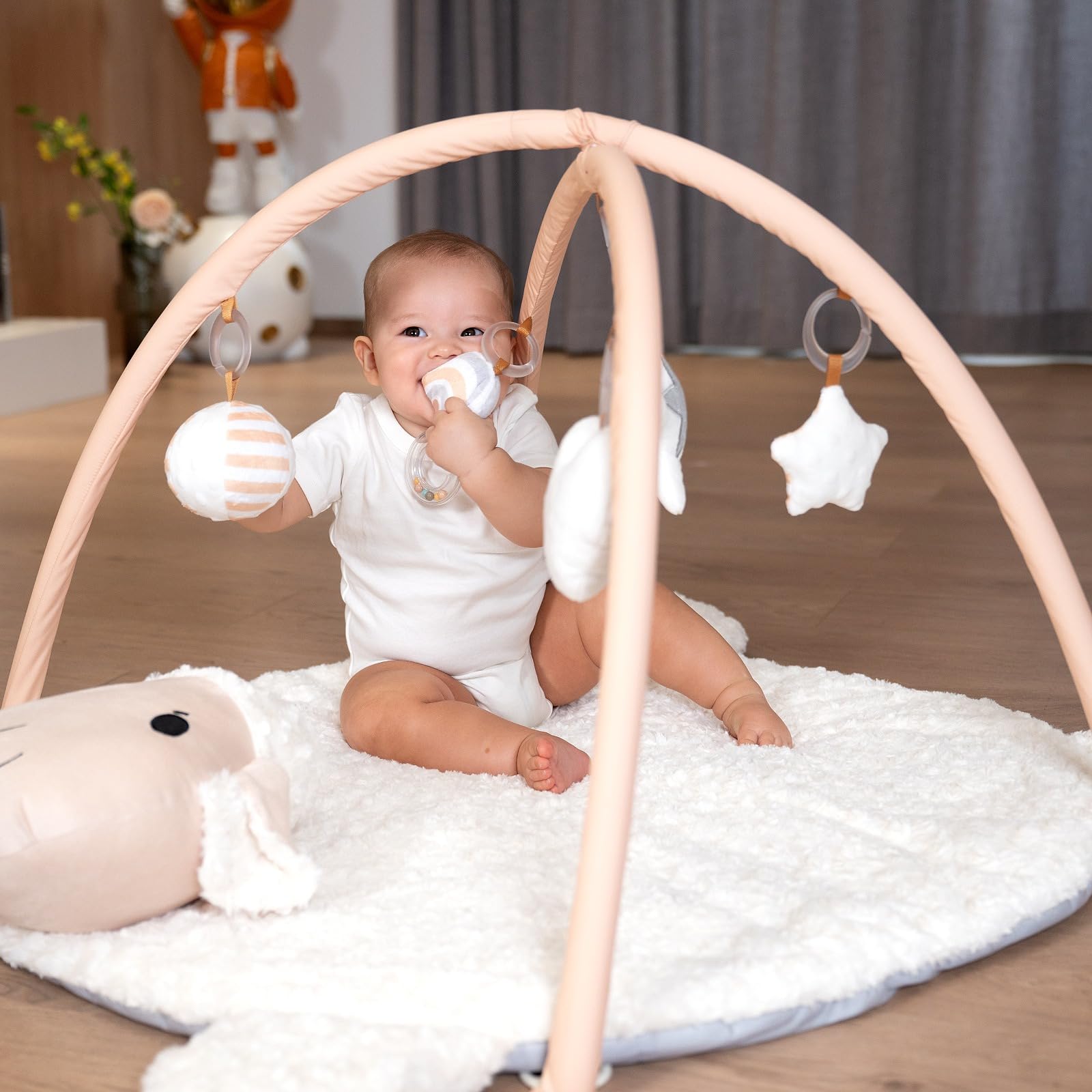 LADIDA washable surface makes cleanup quick after messes