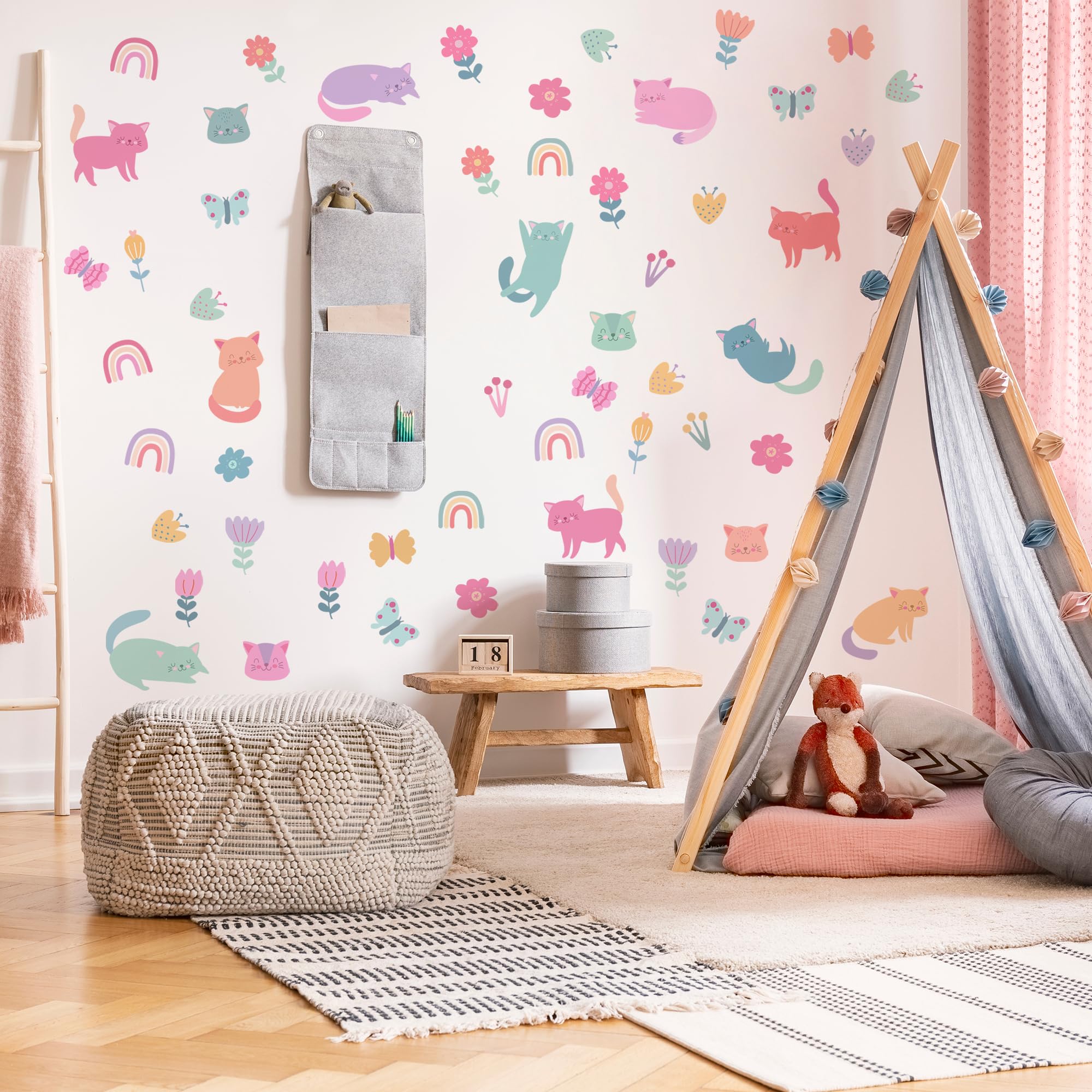 Ladinimo cat wall decals featuring a sleeping cat for a cozy nursery.