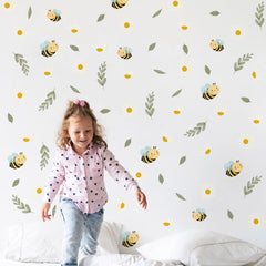 Ladinimo daisy-bee decals suit playrooms and study areas with floral charm