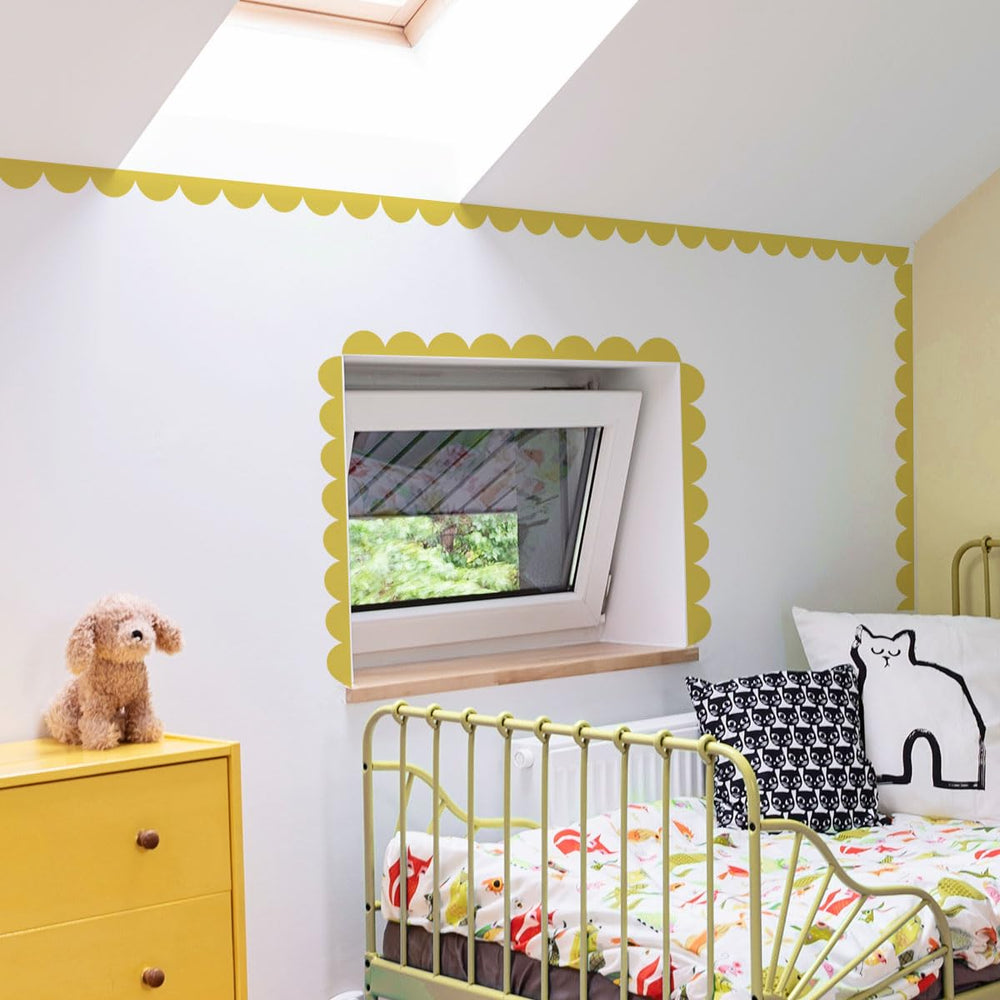 Ladinimo scallop border decor enhances kids' bedroom walls with easy adhesion.