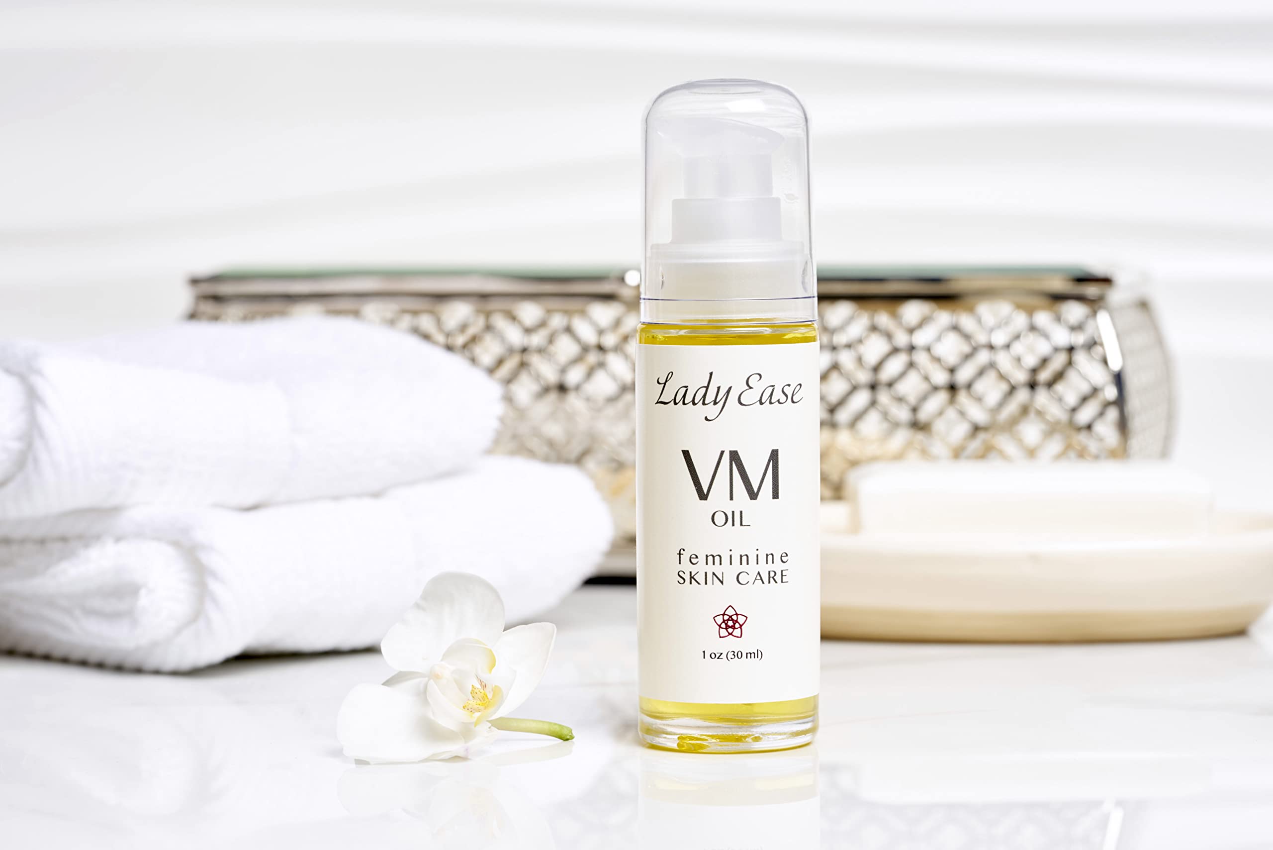 Lady Ease usage scenario shows moisturizing support during daily routines.