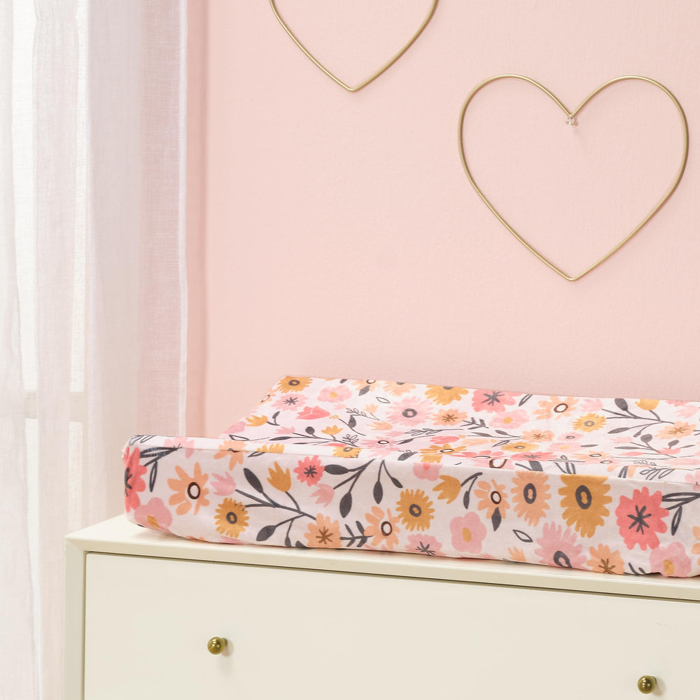 Lambs & Ivy Little Garden with elastic sides ensures secure fit during changes