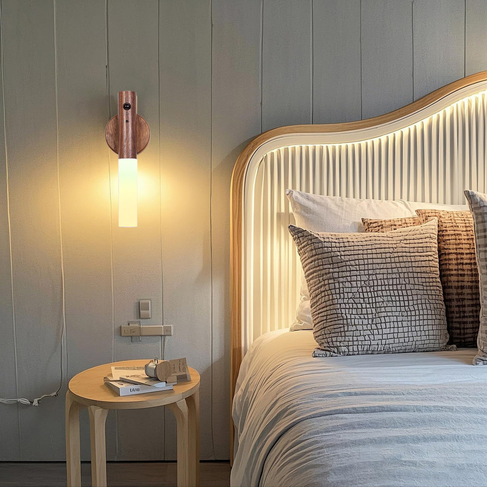 LANDGOO compact night light for travel and hotel stays