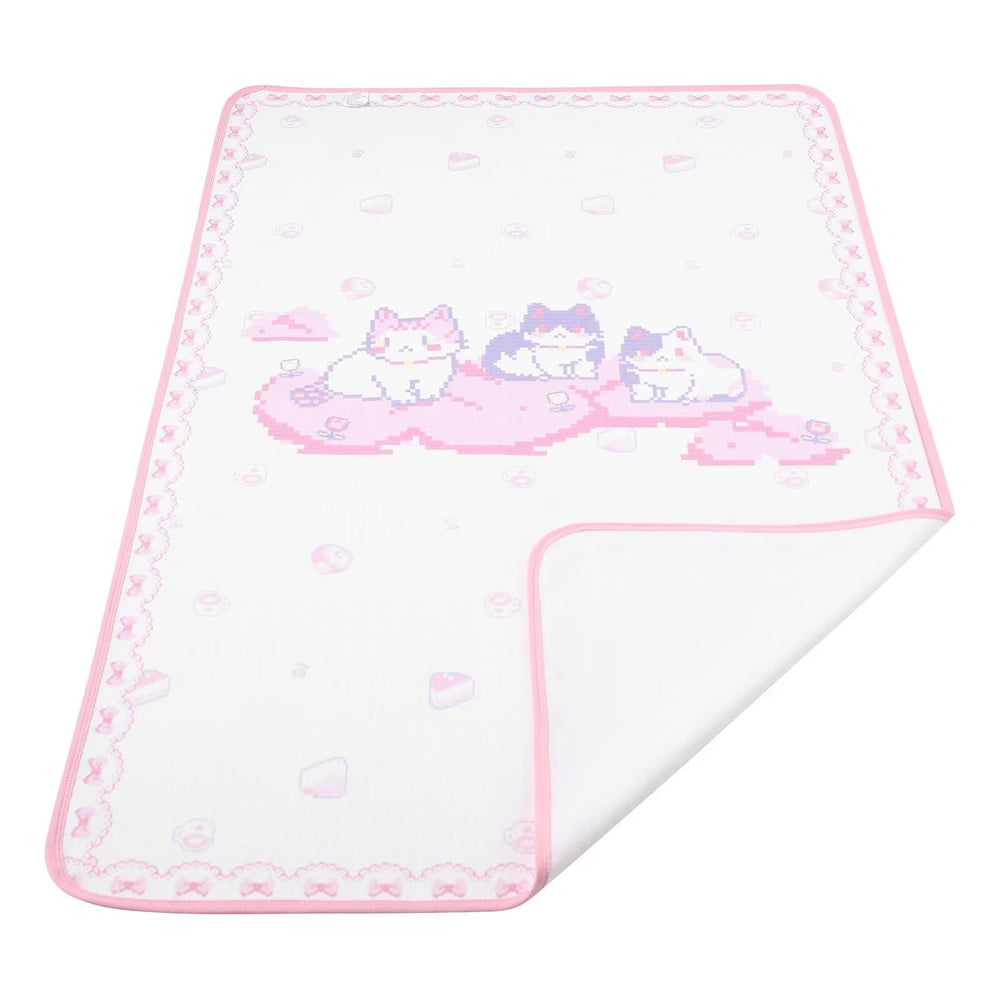 Landofgenie Pixel Cat pattern bed pad with waterproof protection for adults