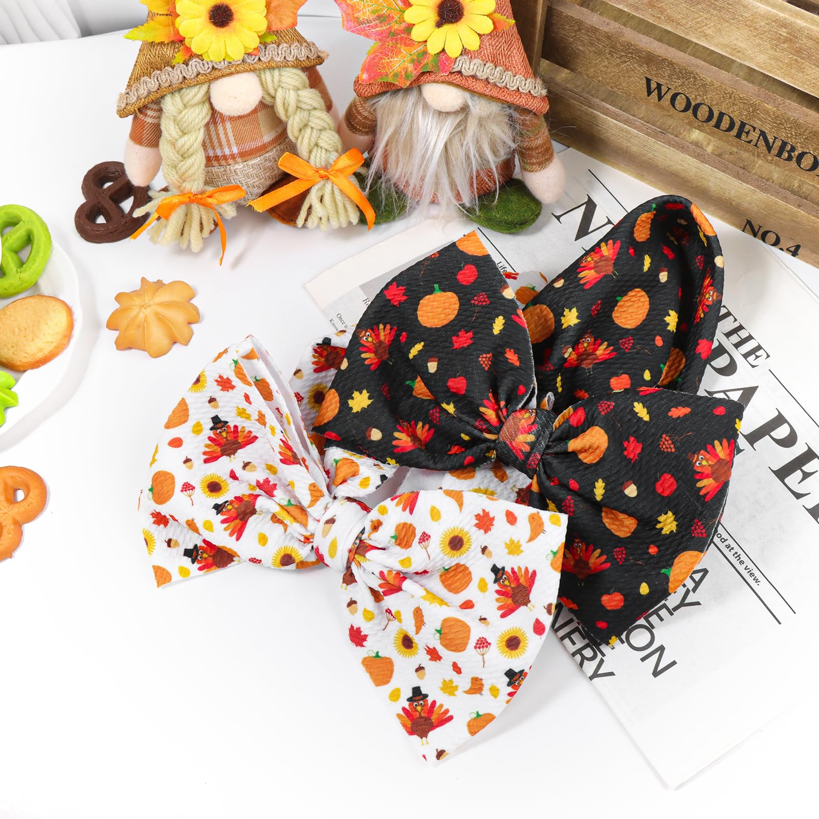 Lanmerry gift packaging bow showcases a thoughtful baby gift.