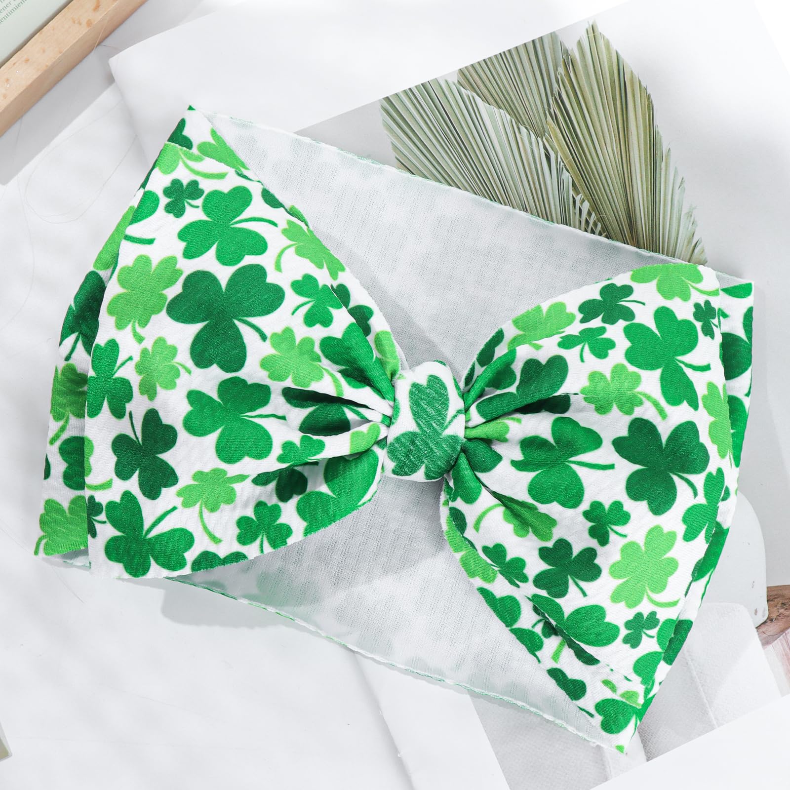 Lanmerry hairband pairs with St. Patrick's outfits for cute photos.