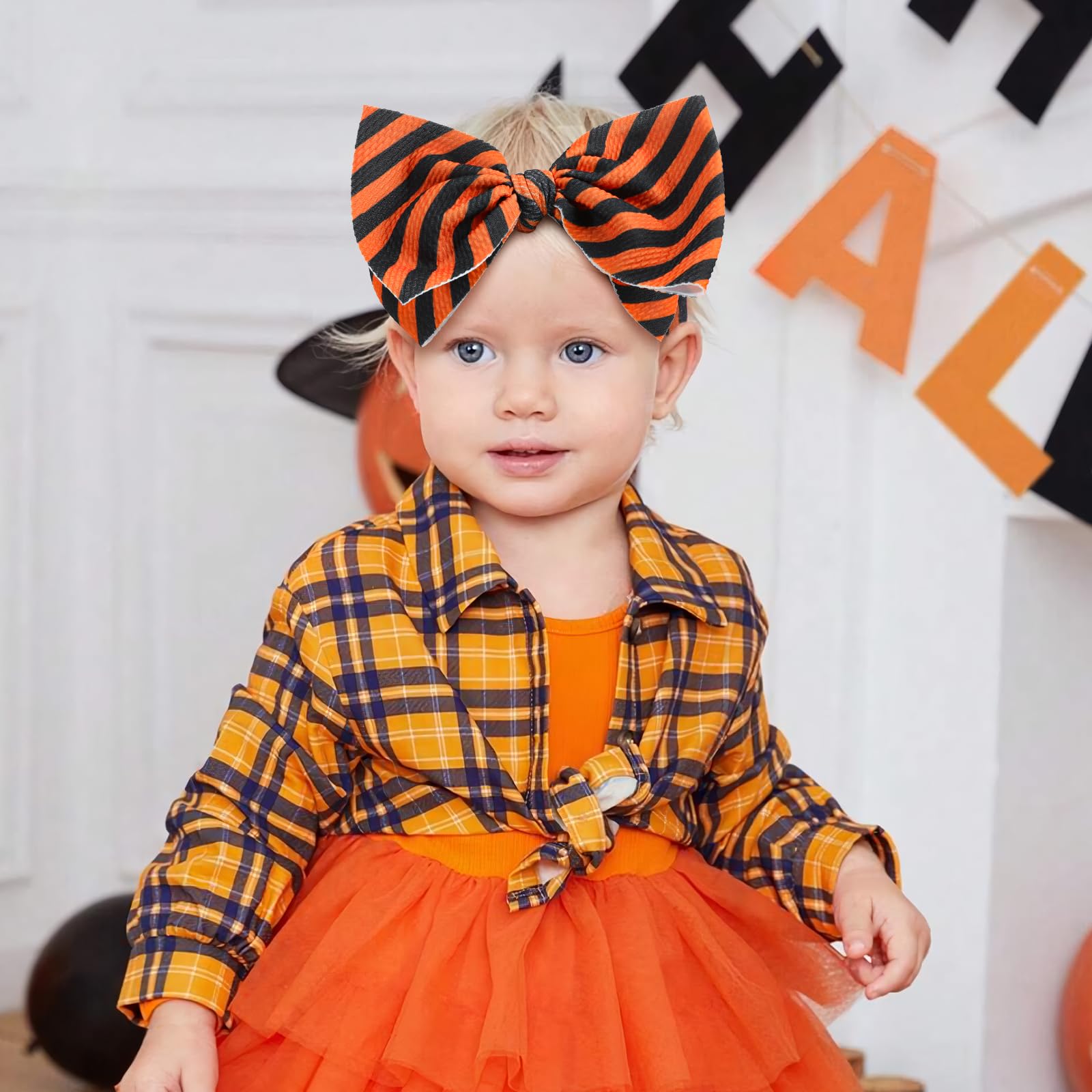 Lanmerry pumpkin-pattern bow brightens Halloween outfits for celebrations.