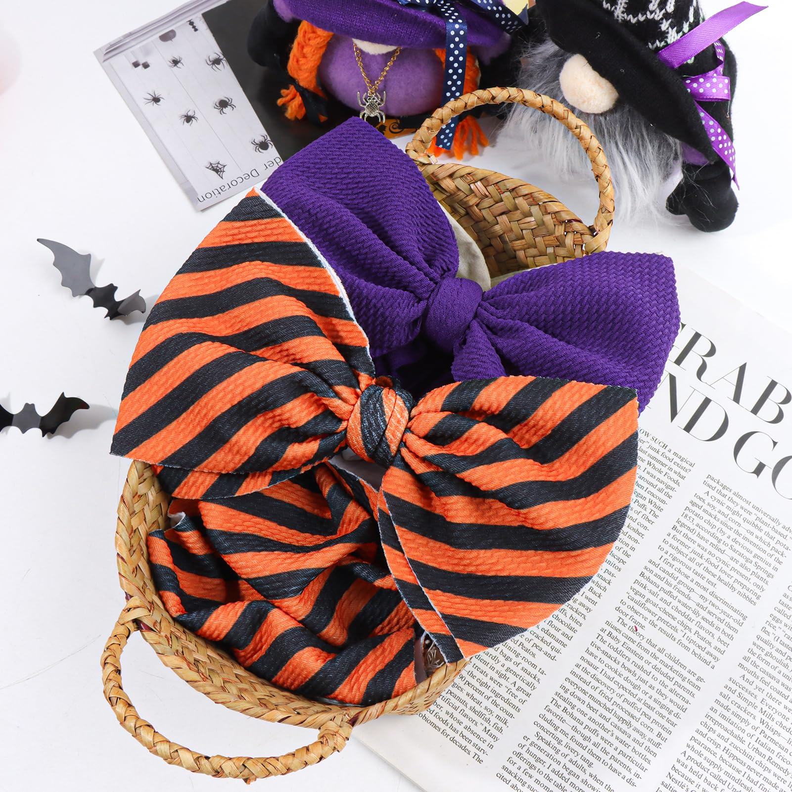 Lanmerry Halloween bows for photo props enhance family portraits.