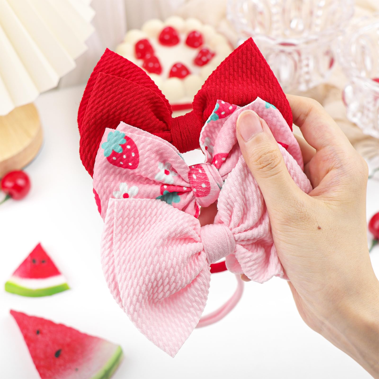 Lanmerry hair accessories ideal for cheerful outings and family celebrations.