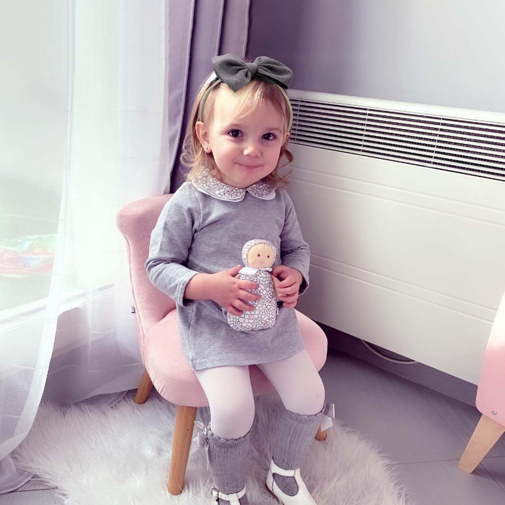 Lanmerry knotted bow headband styling for newborns and toddlers.