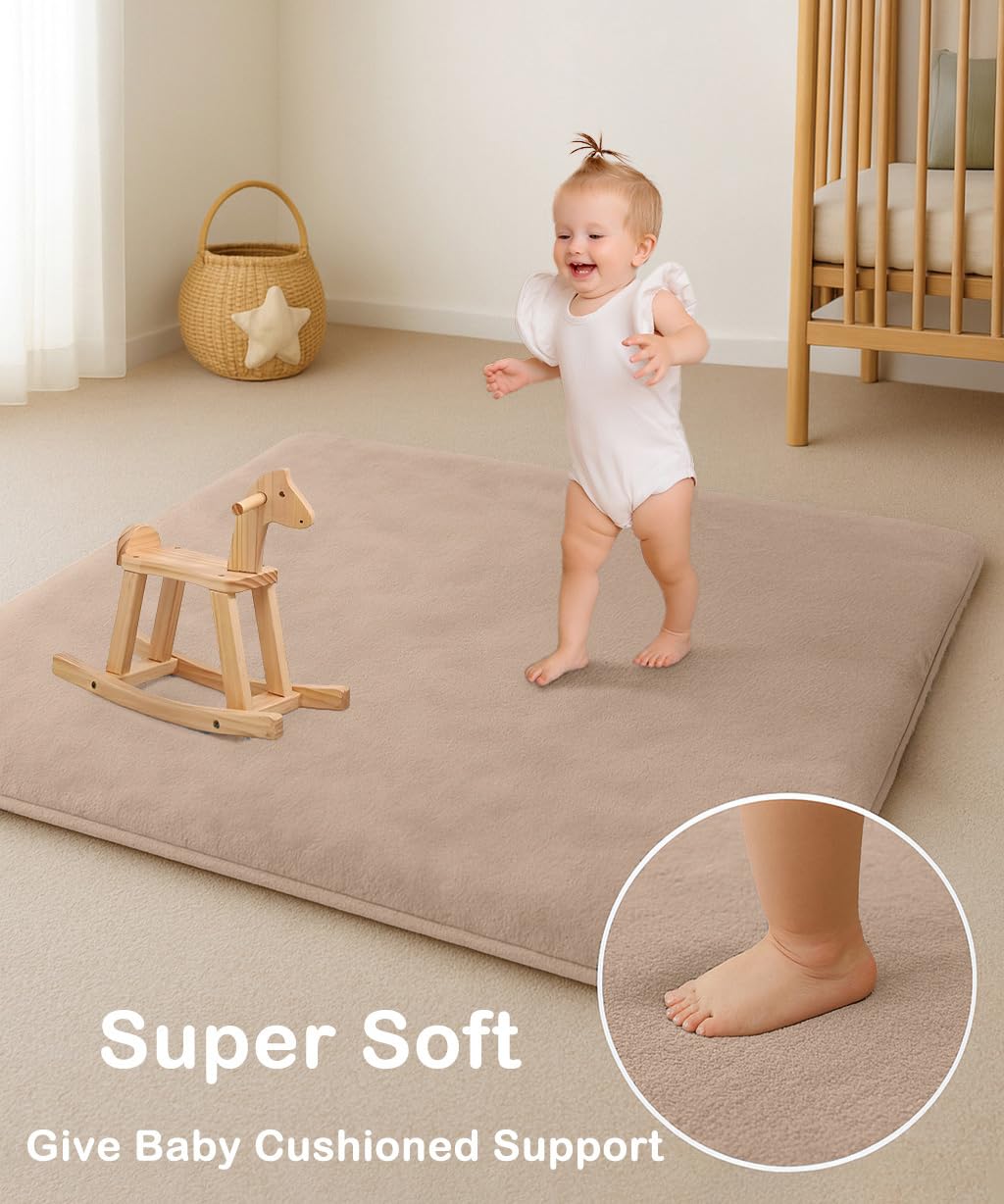Lansber baby floor mat on a wooden floor with velvet surface in light brown.