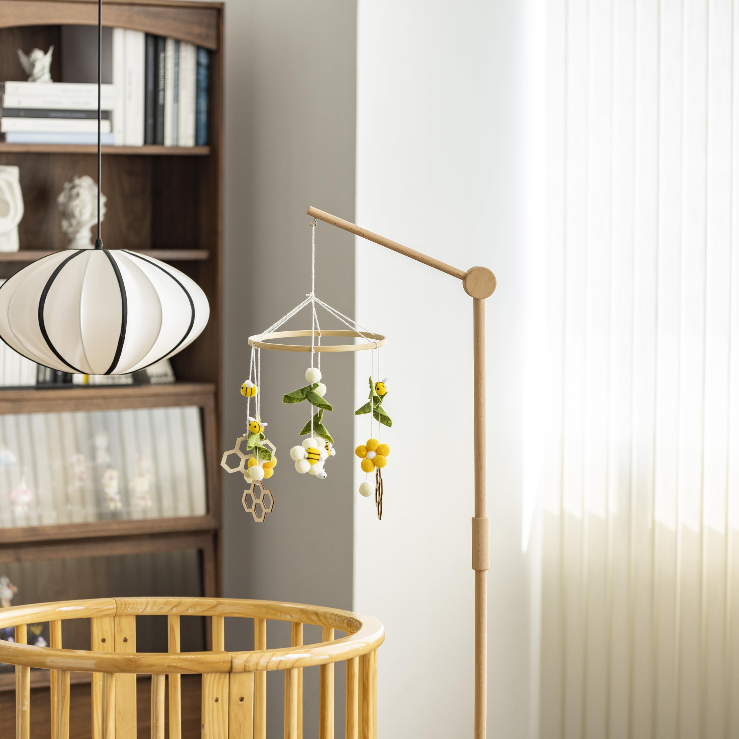 Lanttoe mosquito-net hanging option demonstrates flexible use beyond the crib