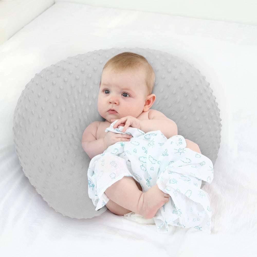 LAT LEE AND TOWN travel-friendly pillow supports feeding on the go