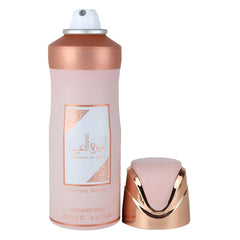 Lattafa Asdaaf Ameerat Al Arab Prive Rose spray mist offers a fresh floral aroma for daily wear.