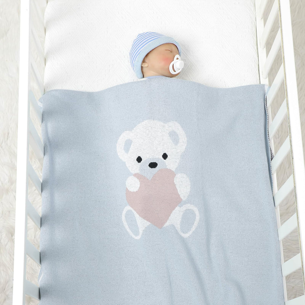 LAWKUL Babby Blanket travel-friendly design fits on the go.