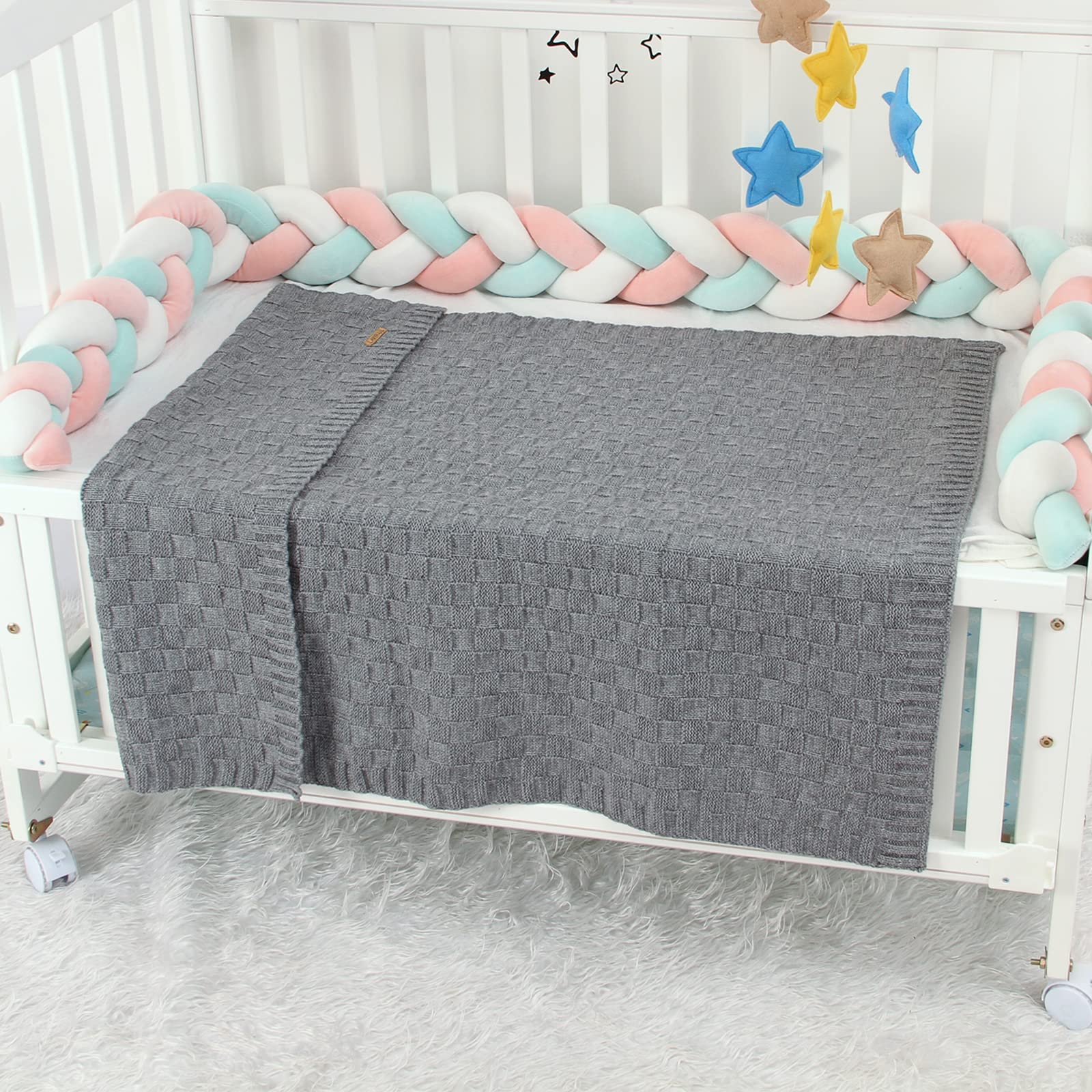 LAWKUL 40x30 inch size provides ample coverage for naps and cuddles.