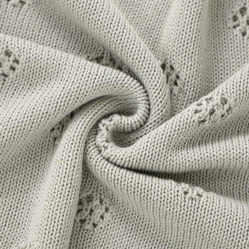 LAWKUL 100x80 cm blanket provides ample wrap coverage for babies.