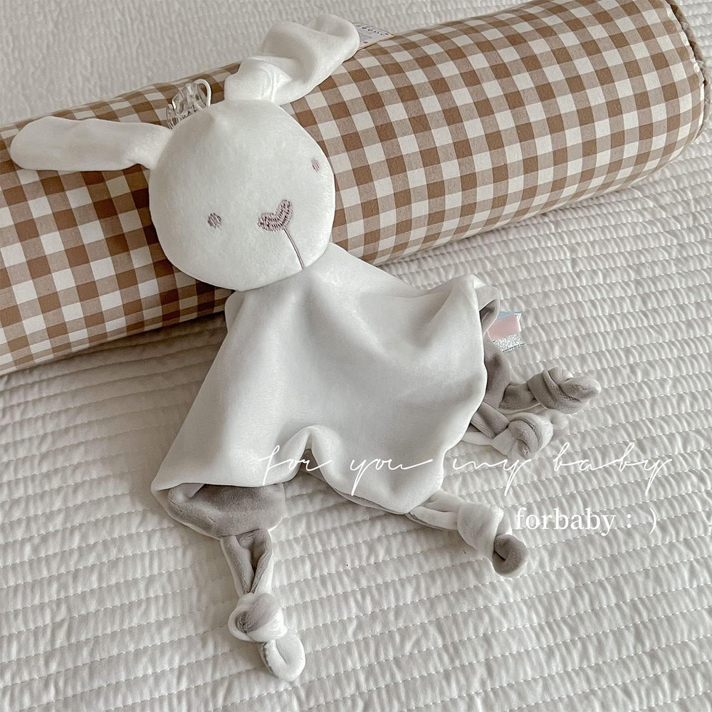 LEBOCADO belly interaction fosters early role-play and bonding moments.