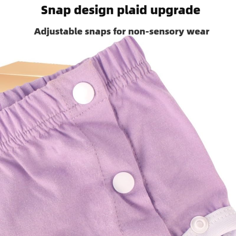 Two-tone LEEMOOCARE diaper close-up, colorfast fabric for reliable daily use.