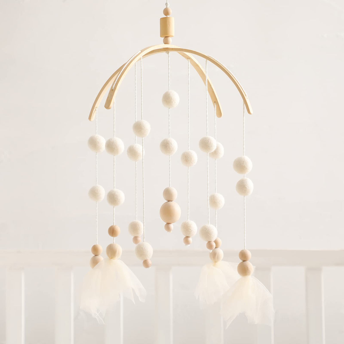 let's make baby mobile with felt balls calms baby in crib