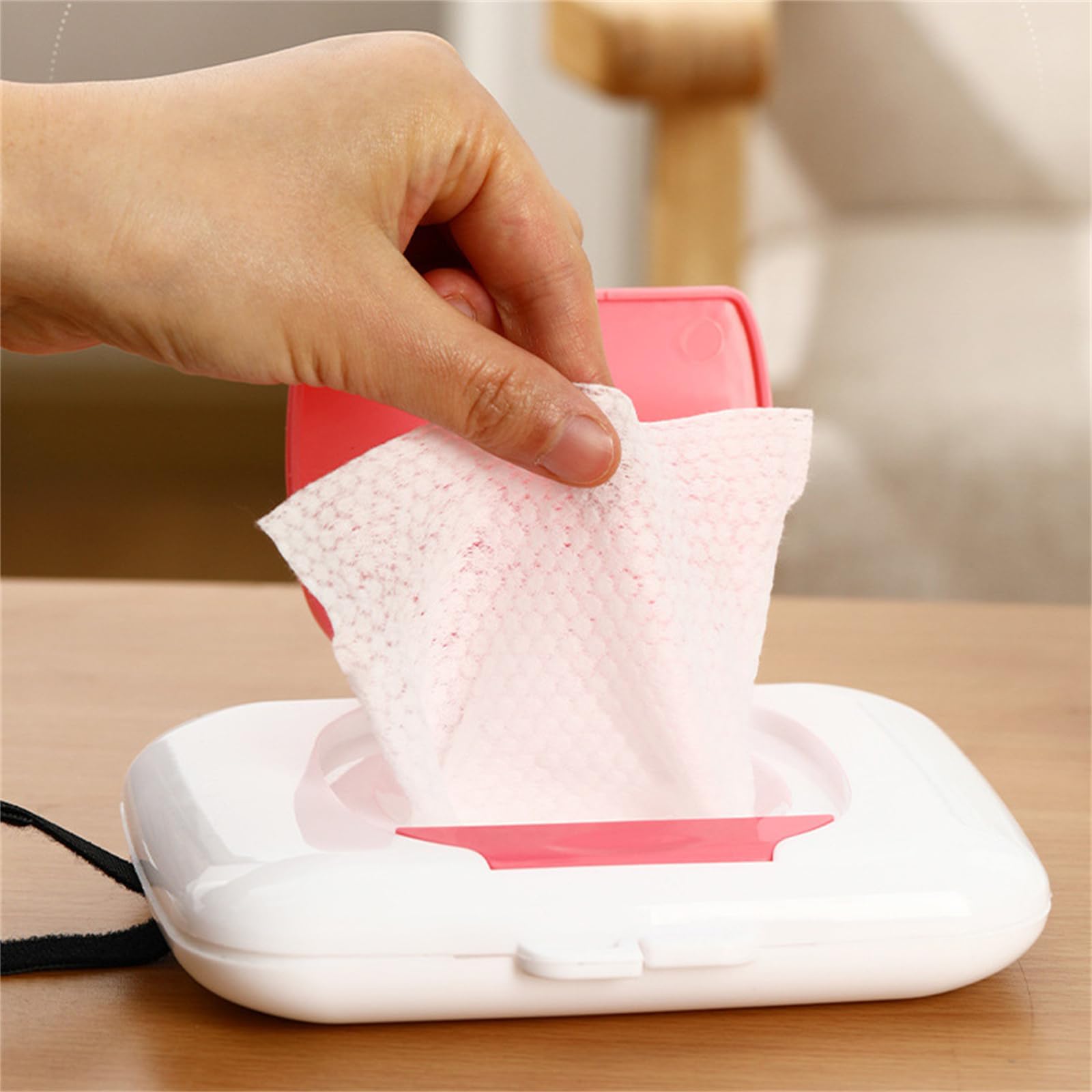 LEYILE wipe container with seal provides moisture retention and ready access